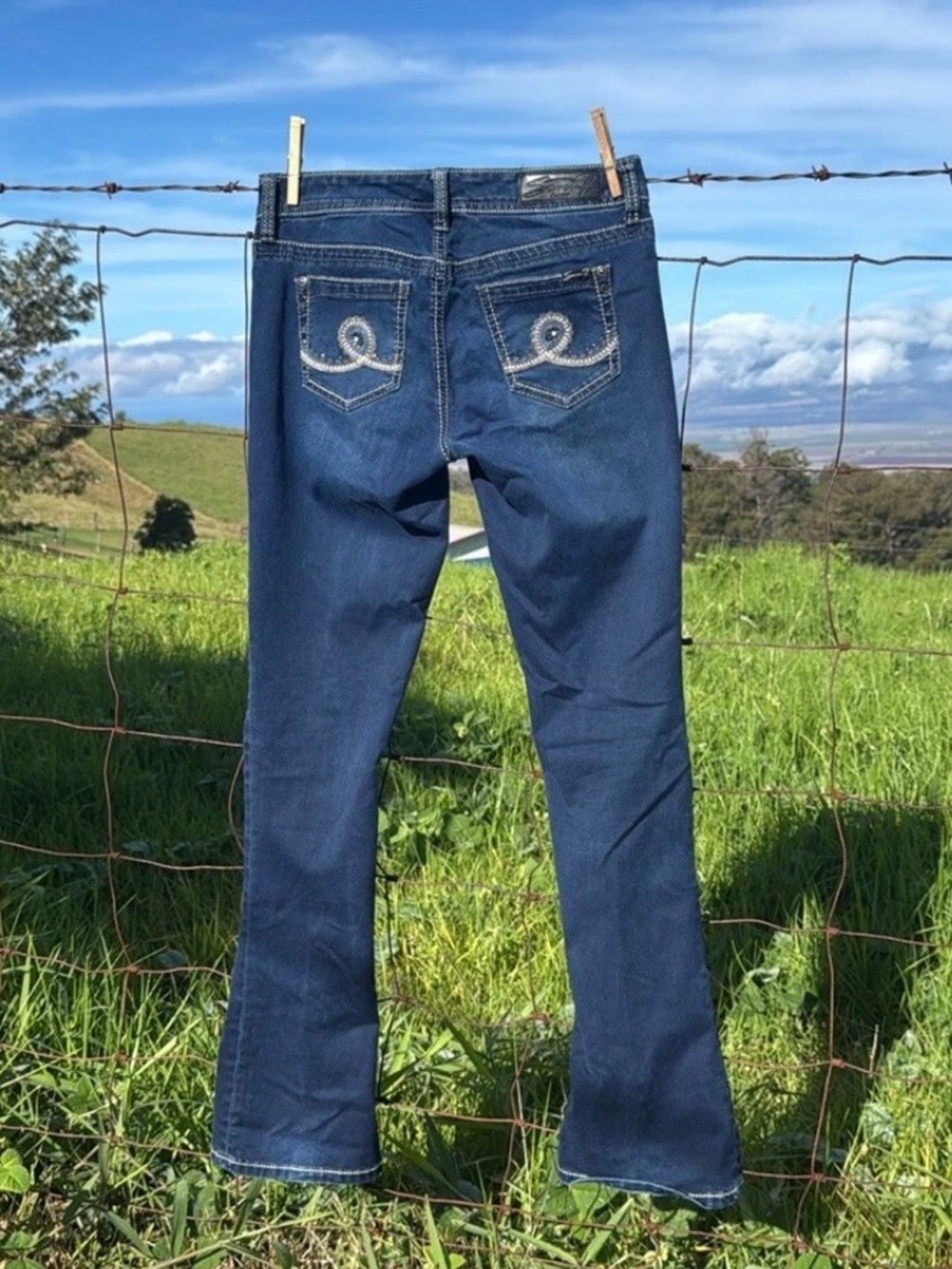Seven 7 Embroidered Embellished Y2K Slim Rocker Dark wash Flare  Size 4